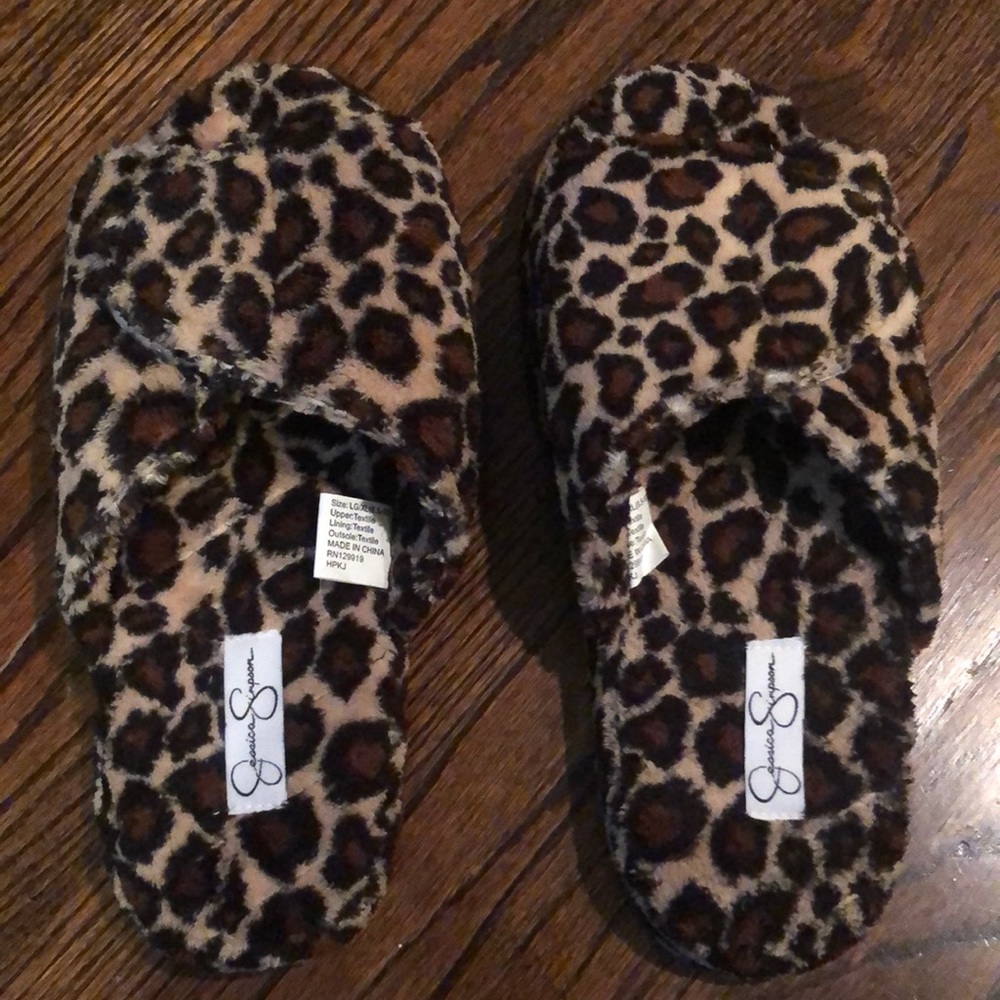 Jessica Simpson leopard slipper